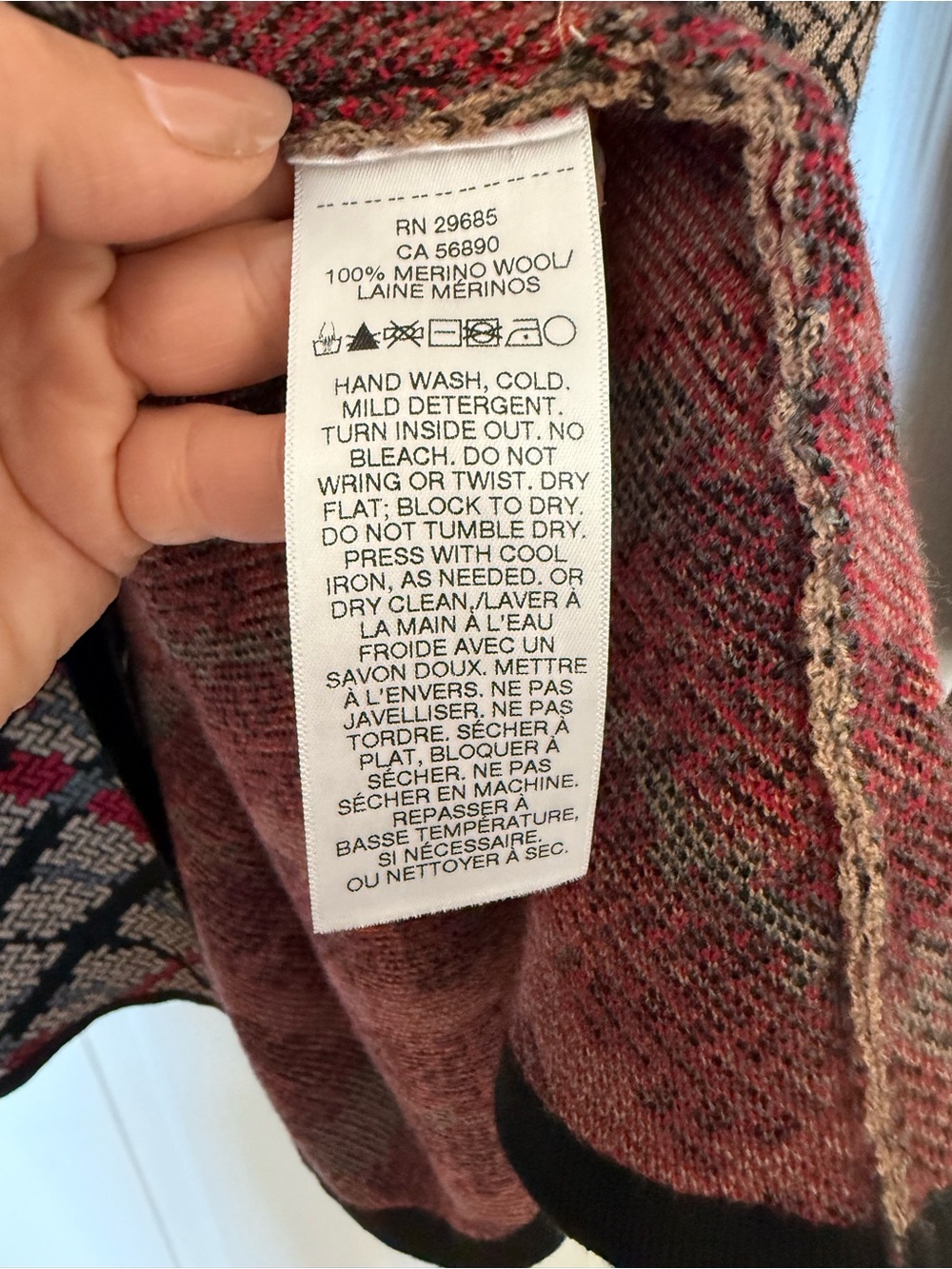 PENDLETON Black, Red & Tan 100 Merino Wool Patterned Long Button Cardigan Jacket - Picture 7 of 7